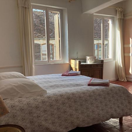 Sur Les Ailes Du Papillon-La Suite Saint-Sauveur-en-Puisaye Buitenkant foto
